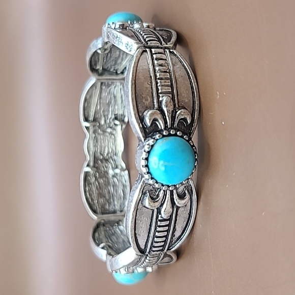 Silver tone stretch bracelet with faux turquoise - Picture 1 of 4
